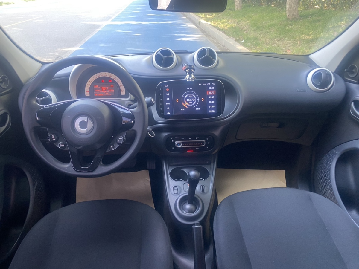 smart forfour  2016款 1.0L 52千瓦靈動(dòng)版圖片