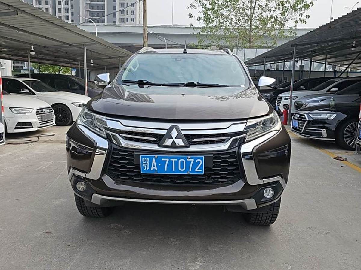 三菱 帕杰羅?勁暢  2019款 3.0L 標(biāo)準(zhǔn)型圖片