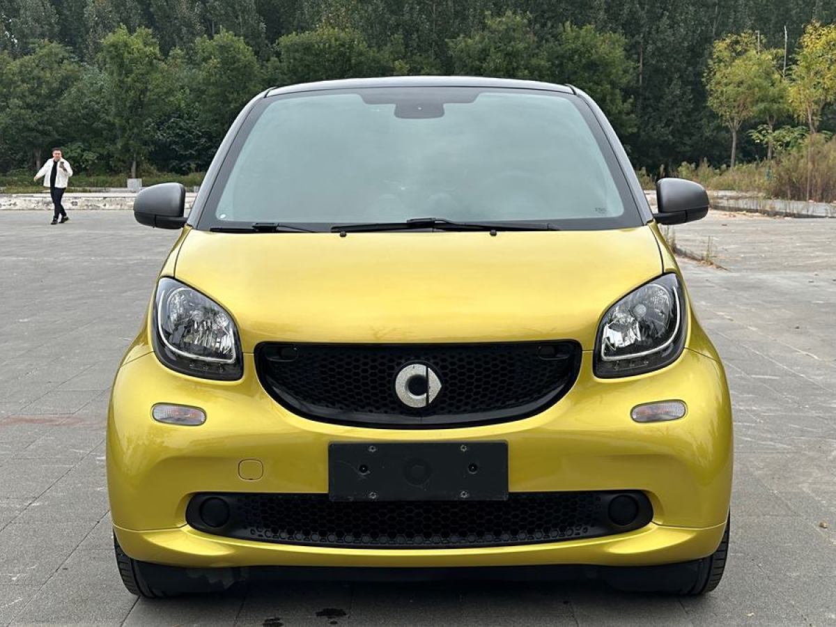 2017年10月smart fortwo  2017款 1.0L 52千瓦灰引力特別版