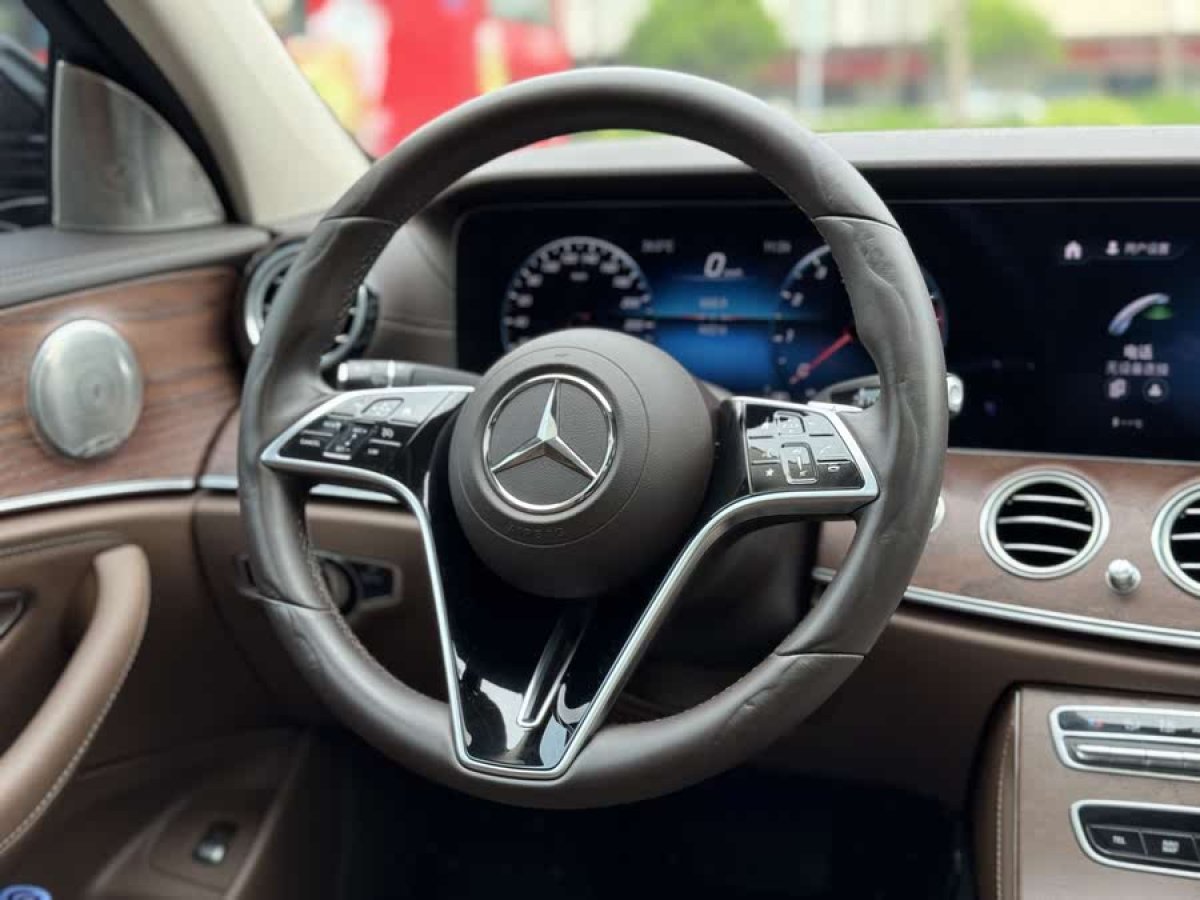 奔馳 奔馳E級  2022款 改款 E 300 L 時尚型圖片