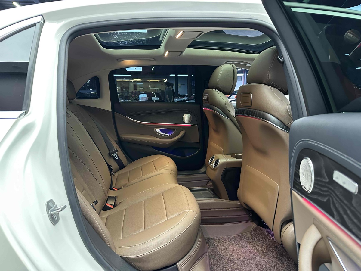 2019年6月奔驰 奔驰E级  2019款 改款 E 300 L 运动时尚型