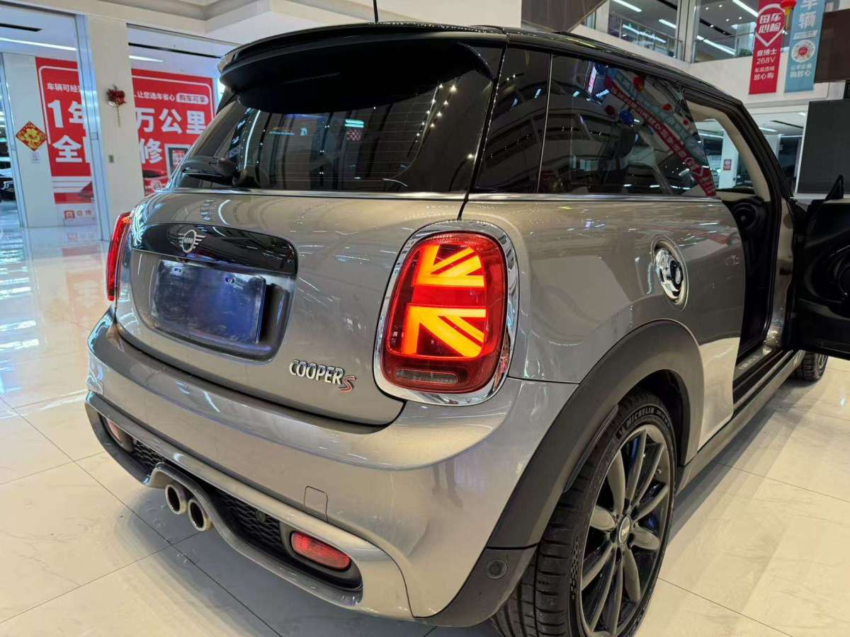 MINI MINI  2020款 2.0T COOPER S 藝術(shù)家 五門版圖片