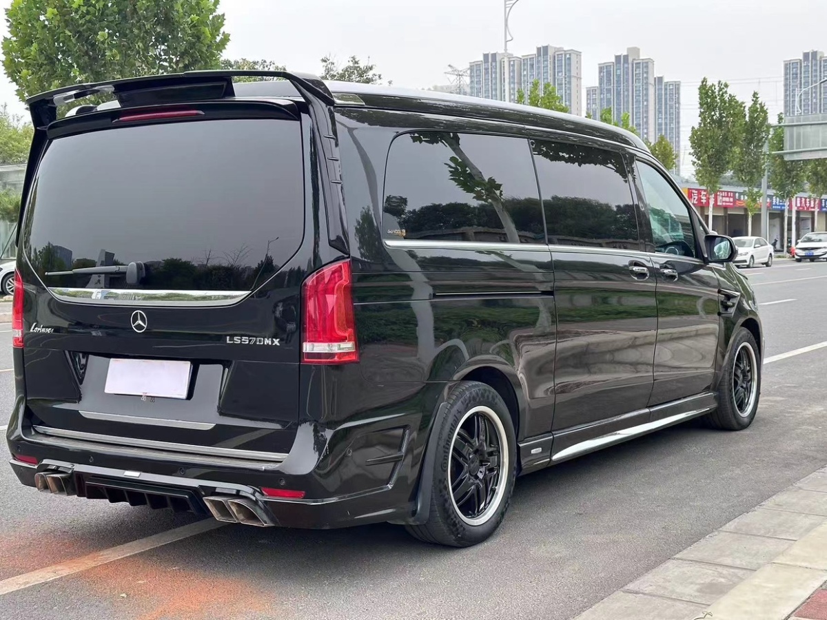 奔馳 V級(jí)  2022款 V 260 L 長(zhǎng)軸距尊貴版圖片