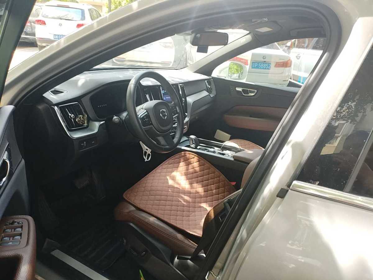 沃爾沃 XC60  2022款 B5 四驅(qū)智逸豪華版圖片
