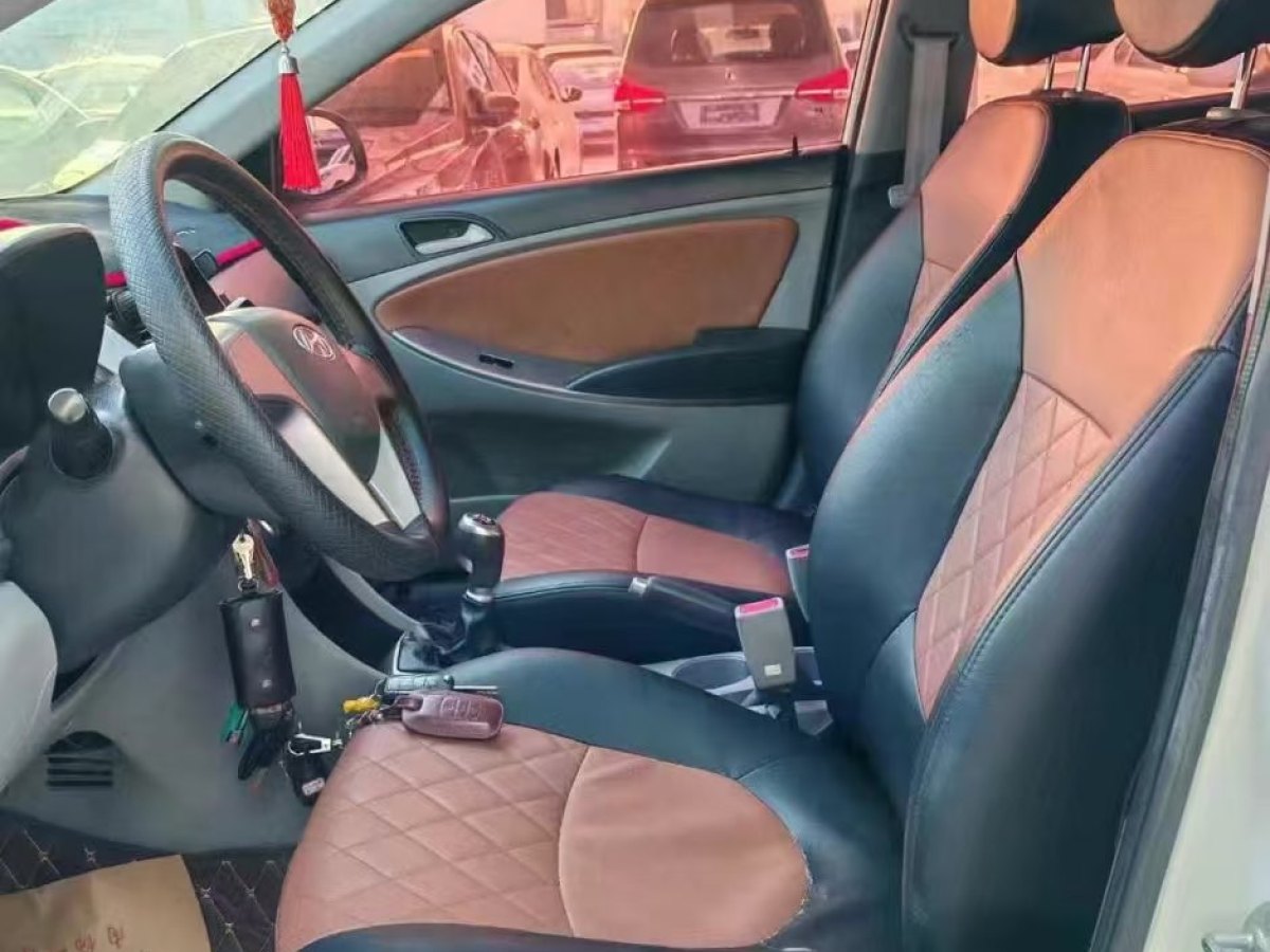 現(xiàn)代 瑞納  2014款 1.4L 手動智能型GLS圖片