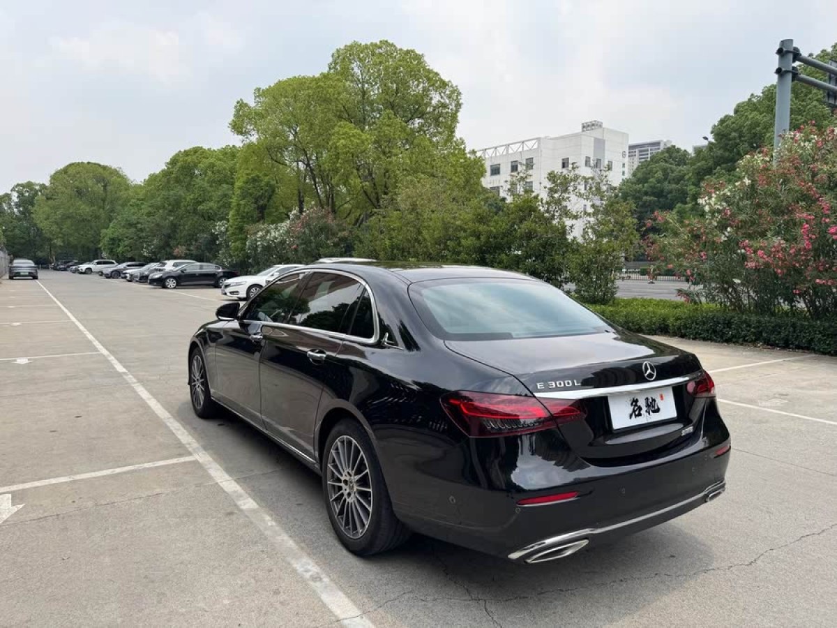 奔馳 奔馳E級(jí)  2022款 改款二 E 260 L 運(yùn)動(dòng)型圖片