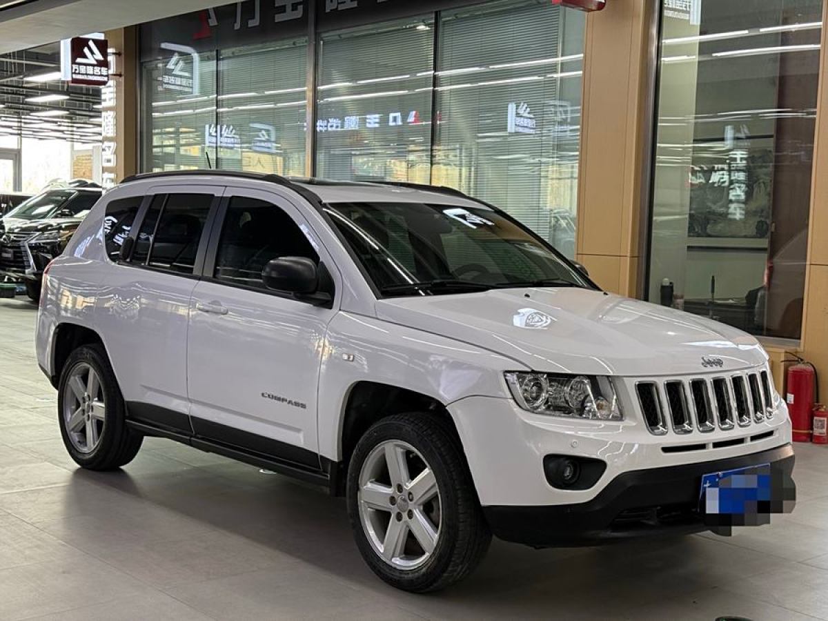 2011年7月Jeep 指南者  2011款 2.4L 四驅(qū)豪華版