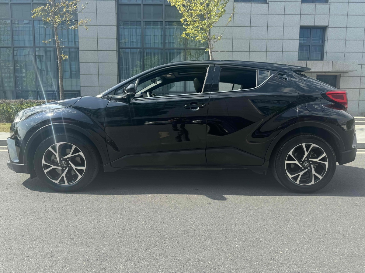 豐田 C-HR  2020款 2.0L 酷越領(lǐng)先版圖片