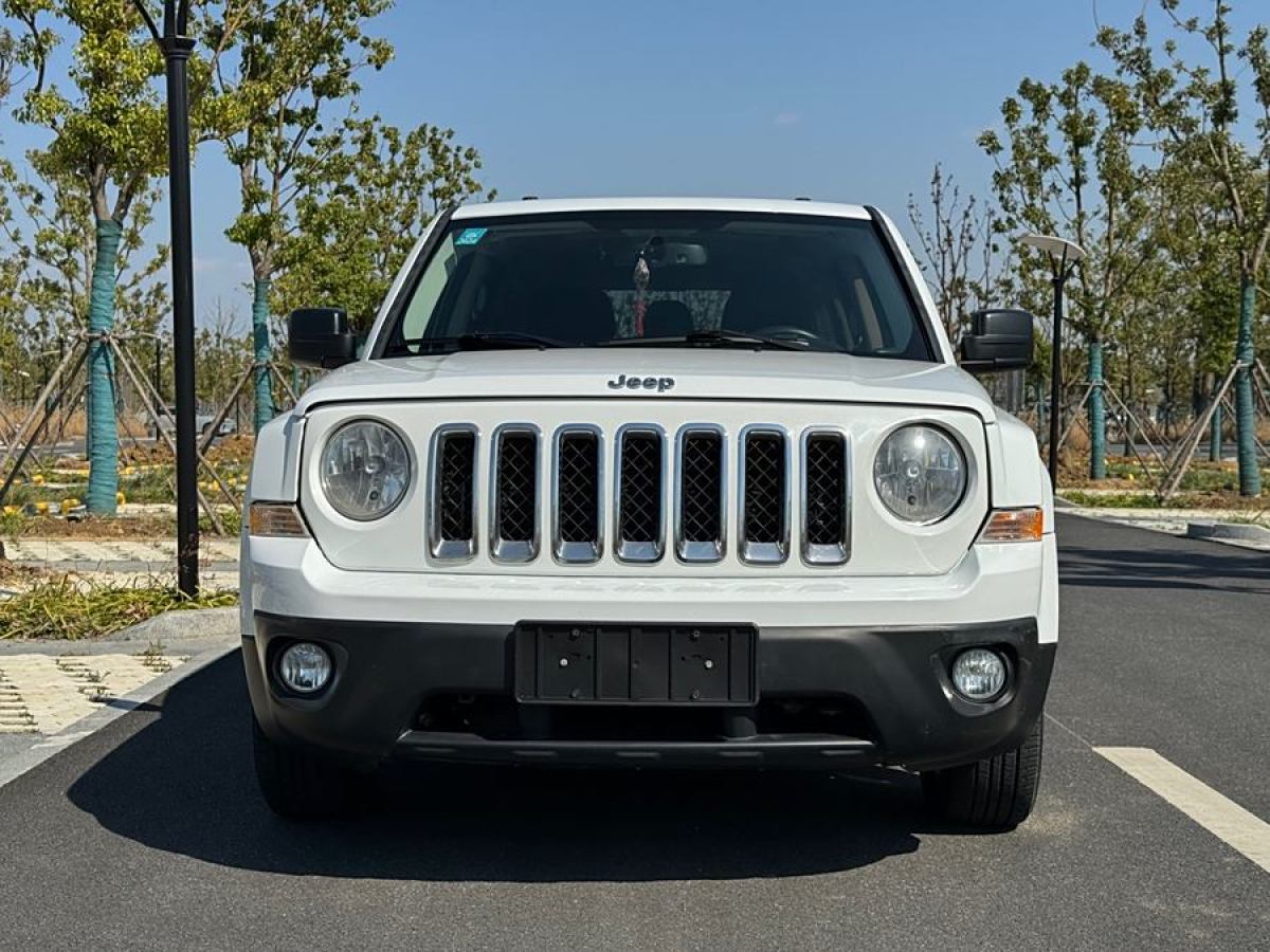 Jeep 自由客  2014款 2.4L 豪華導(dǎo)航版圖片