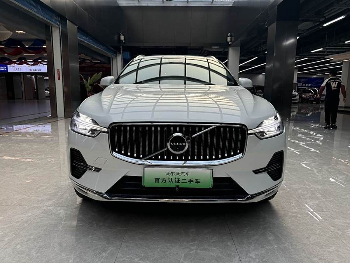 沃爾沃 XC60新能源  2024款 T8 插電混動 長續(xù)航四驅(qū)智雅豪華版圖片