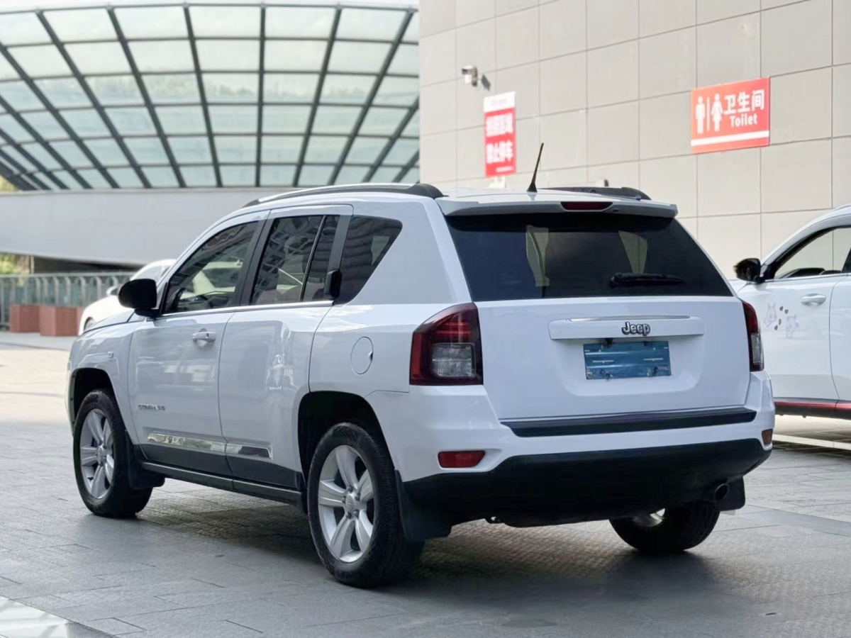 Jeep 指南者  2014款 2.0L 兩驅(qū)運(yùn)動(dòng)版圖片