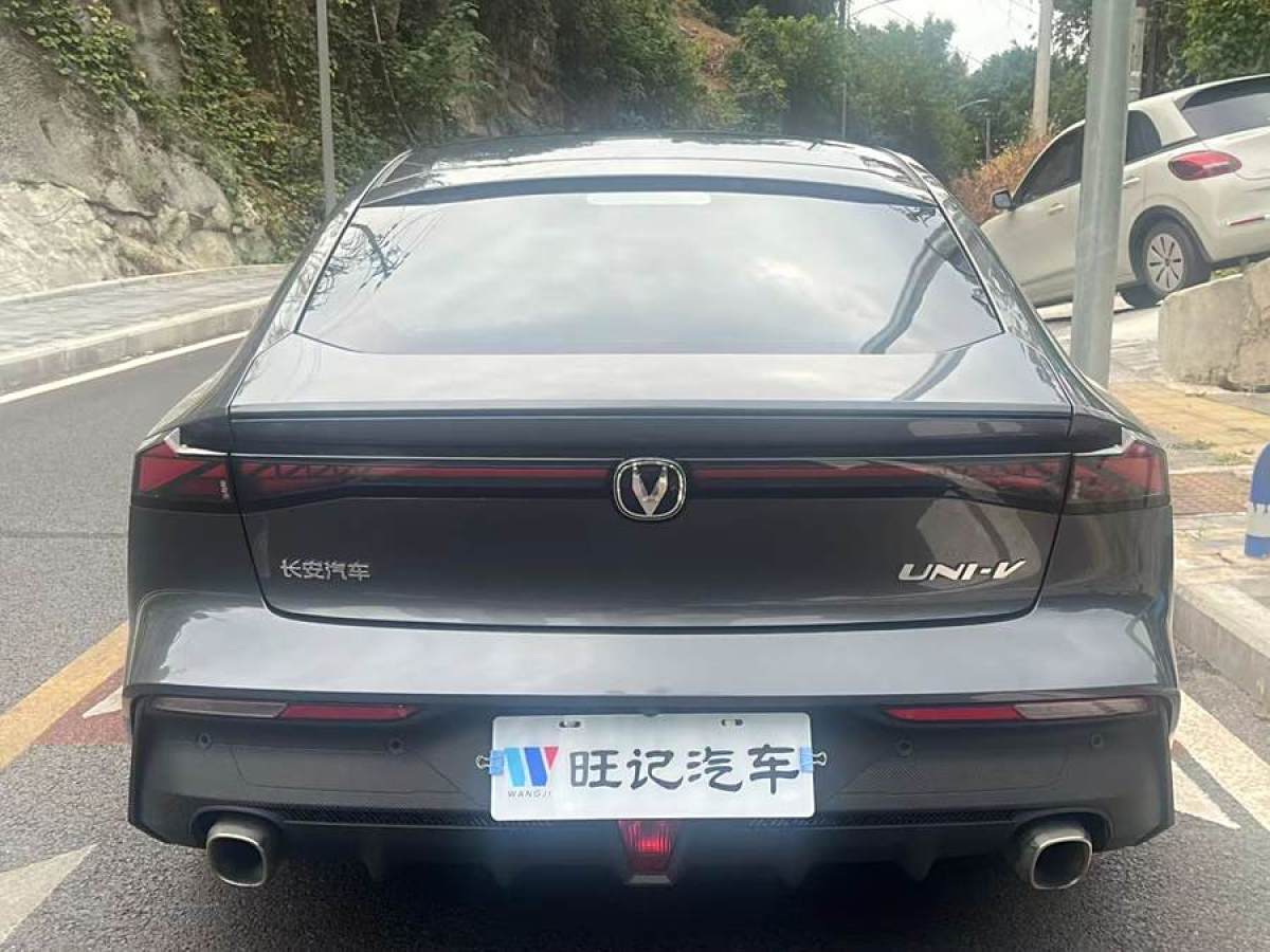 長(zhǎng)安 長(zhǎng)安UNI-V  2022款 1.5T 尊貴型圖片