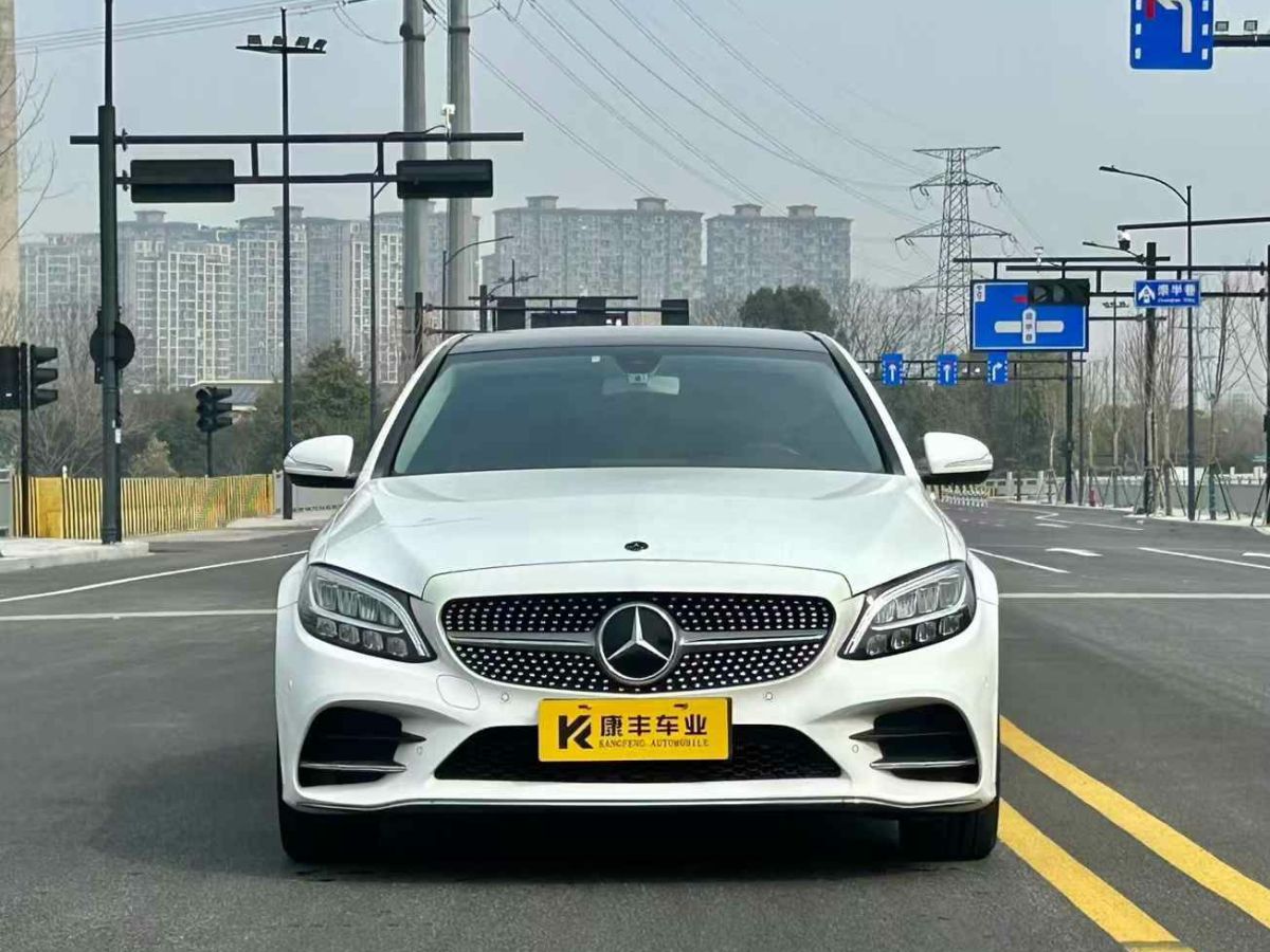 2019年7月奔馳 奔馳A級  2019款  A 220 L 4MATIC 運動轎車