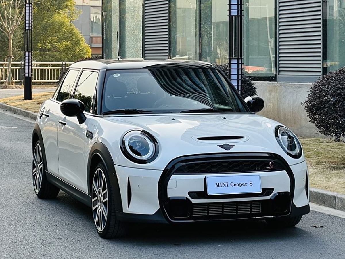 MINI MINI  2023款 2.0T COOPER S 藝術(shù)家 五門(mén)版圖片