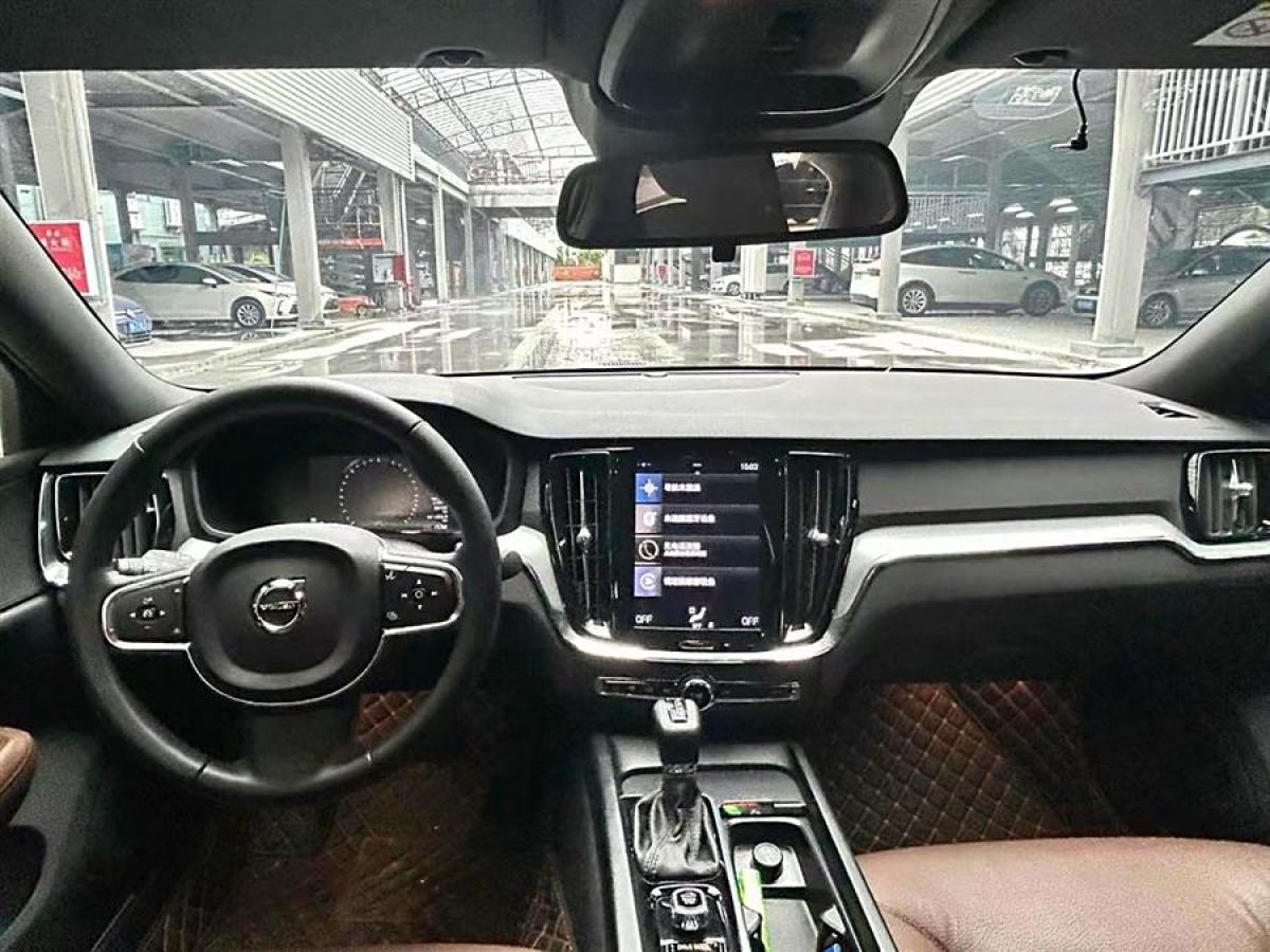 沃爾沃 S60L  2020款 T4 智遠(yuǎn)運動版圖片