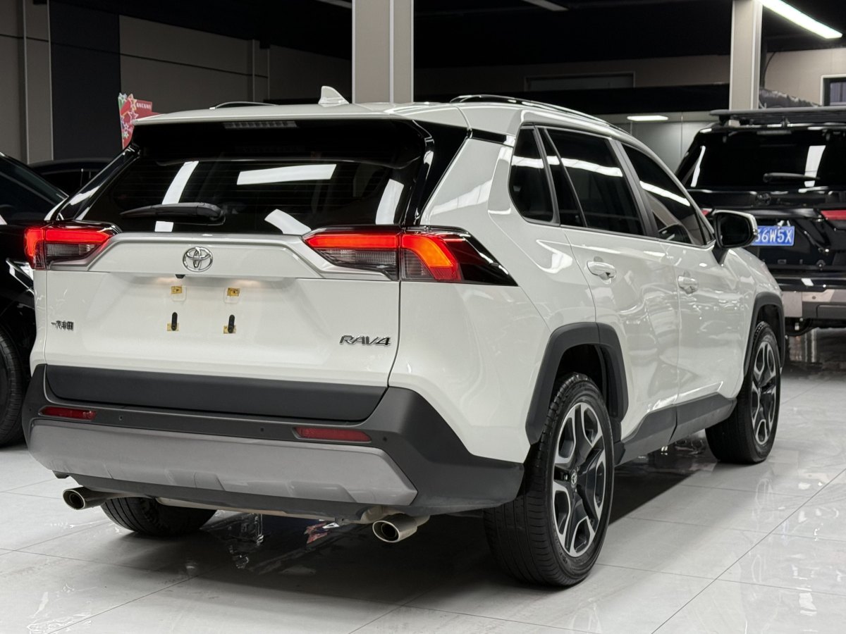 豐田 RAV4  2019款 榮放 2.0L CVT兩驅(qū)先鋒版圖片