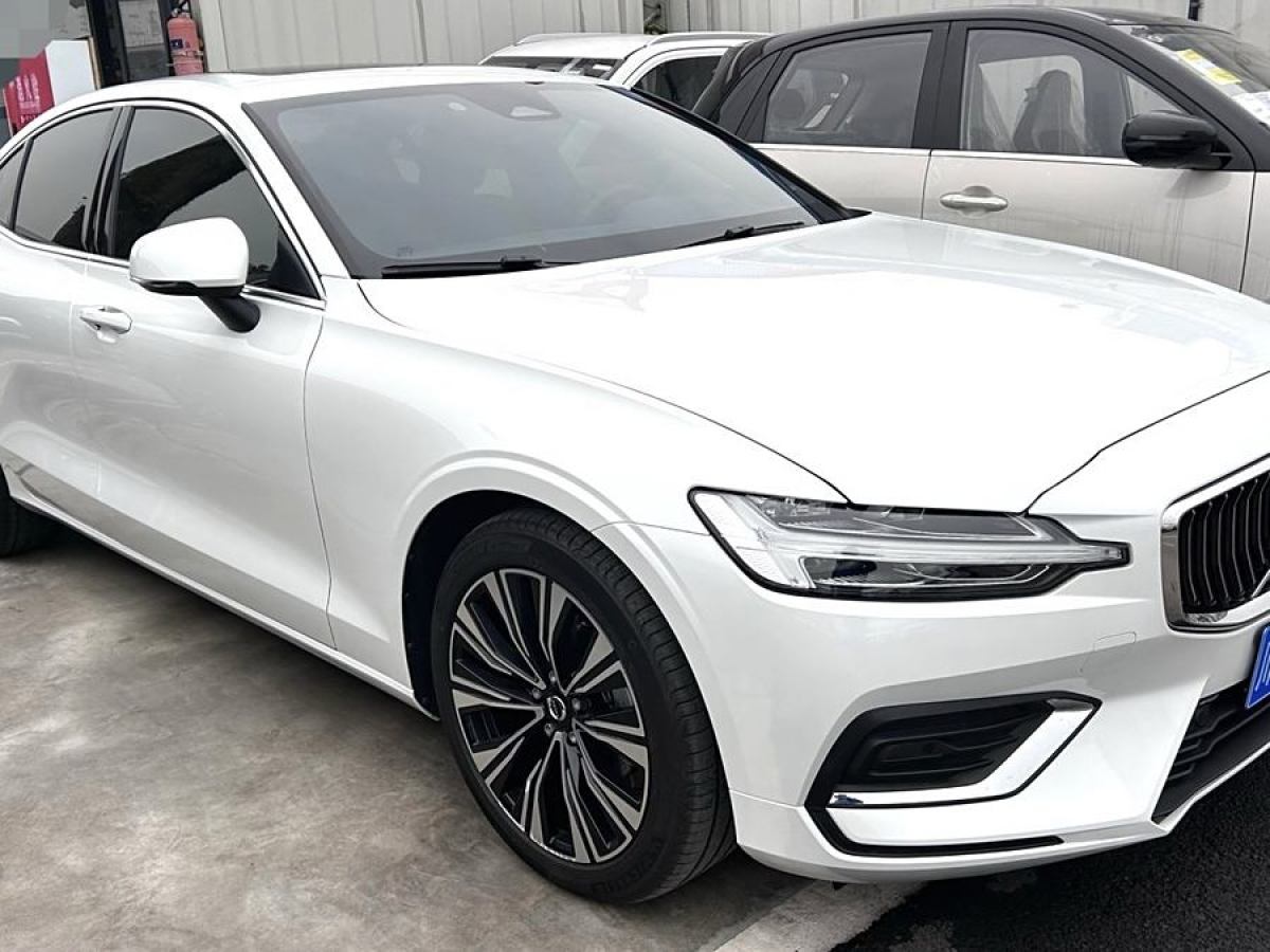 沃爾沃 S60L  2025款 B4 智遠(yuǎn)豪華版圖片