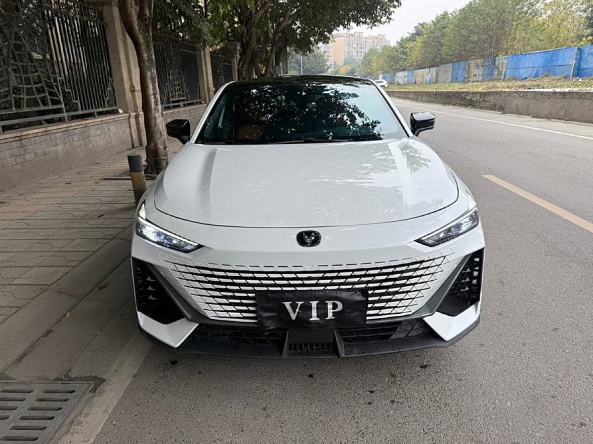 長(zhǎng)安 長(zhǎng)安UNI-V  2022款 1.5T 尊貴型圖片