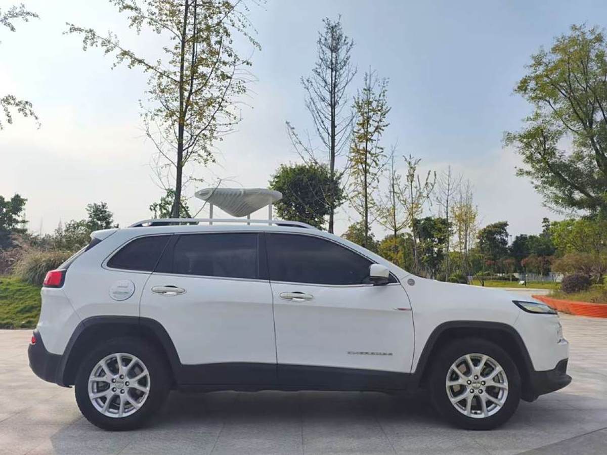 Jeep 自由光  2014款 2.4L 都市版圖片