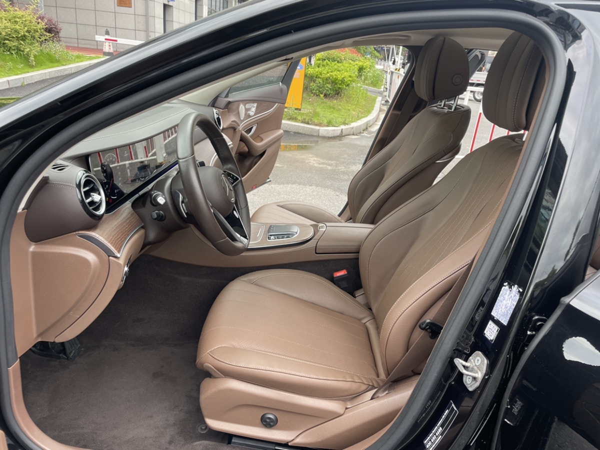 奔馳 奔馳E級(jí)  2023款 E 300 L 豪華型圖片