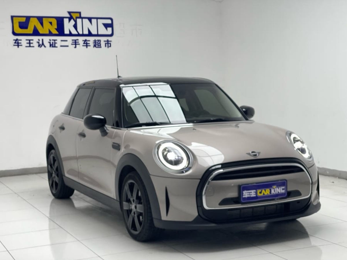 MINI MINI  2023款 改款 1.5T COOPER 藝術(shù)家 五門版圖片