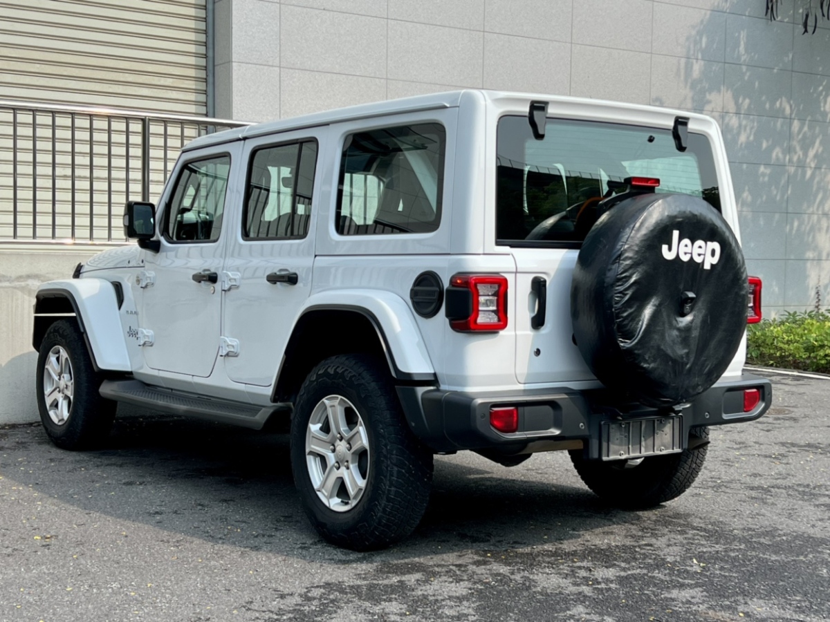 Jeep 牧马人  2019款 2.0T Sahara 四门炫顶版 国VI图片