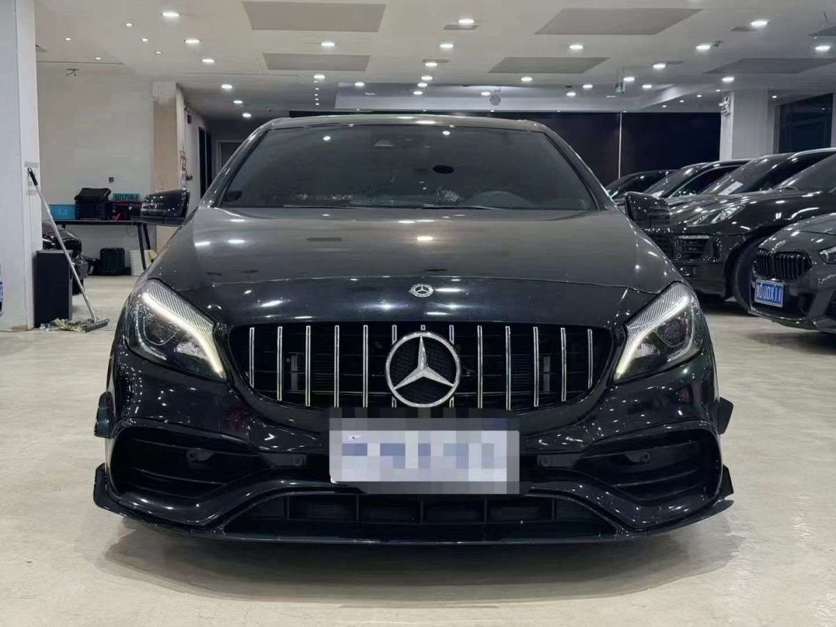 奔驰 奔驰A级AMG  2017款 AMG A 45 4MATIC 暗夜雷霆限量版图片