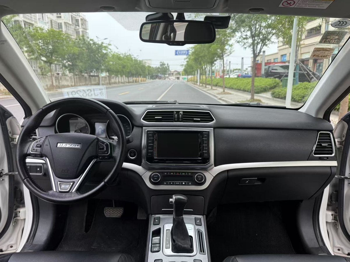 哈弗 H6 Coupe  2015款 藍(lán)標(biāo) 2.0T 自動(dòng)兩驅(qū)尊貴型圖片