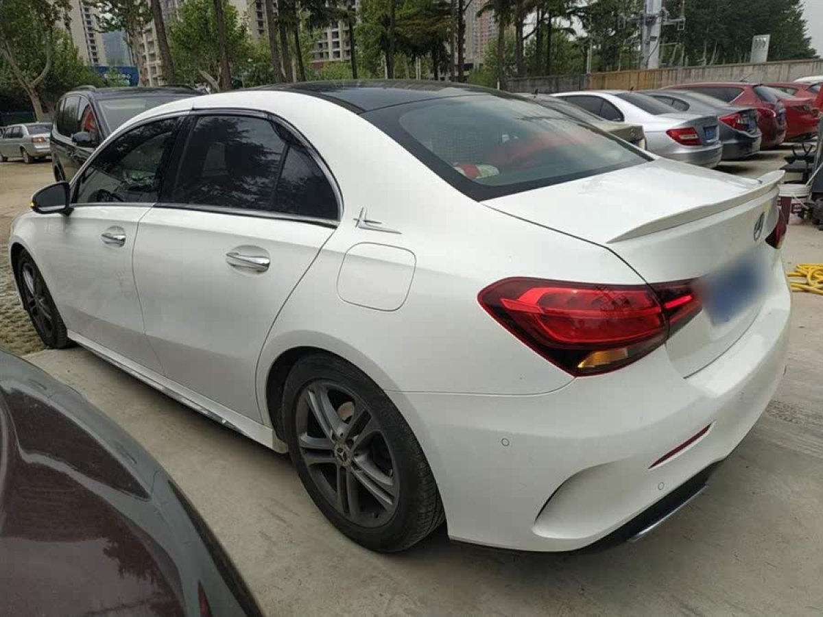奔馳 奔馳A級  2020款 改款二 A 180 L 運動轎車圖片