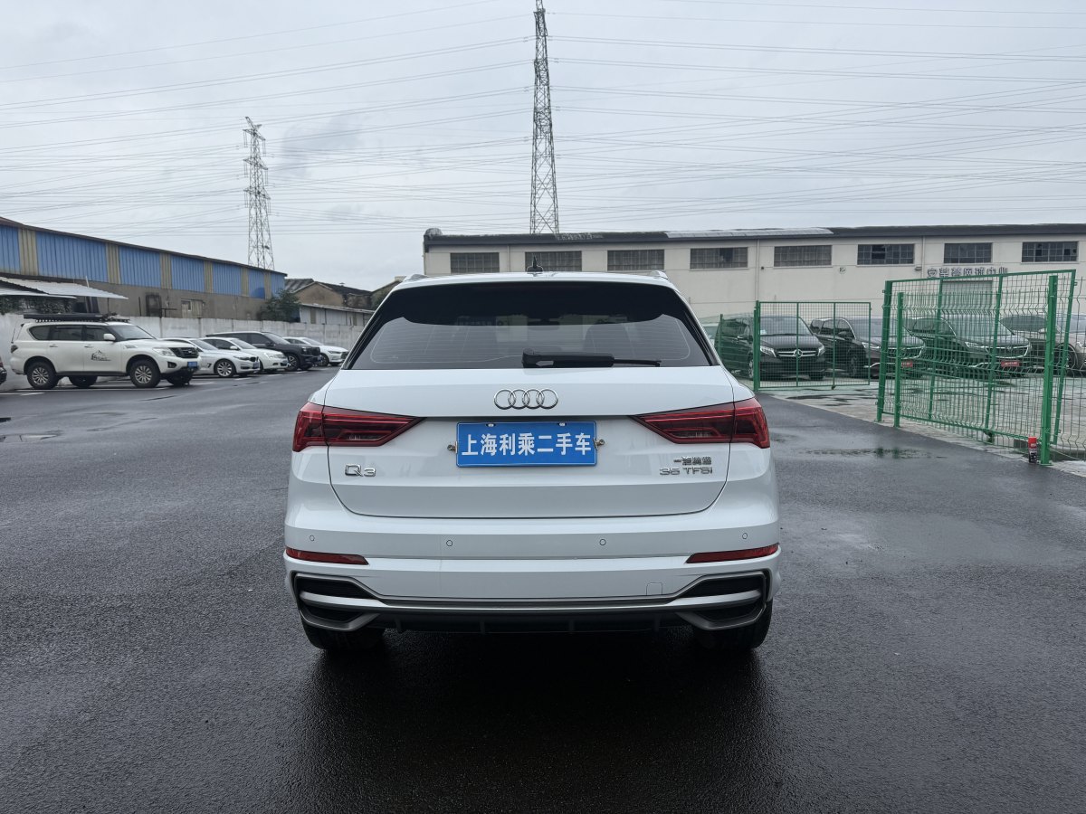 奧迪 奧迪Q3  2024款 35 TFSI 進(jìn)取動(dòng)感型圖片