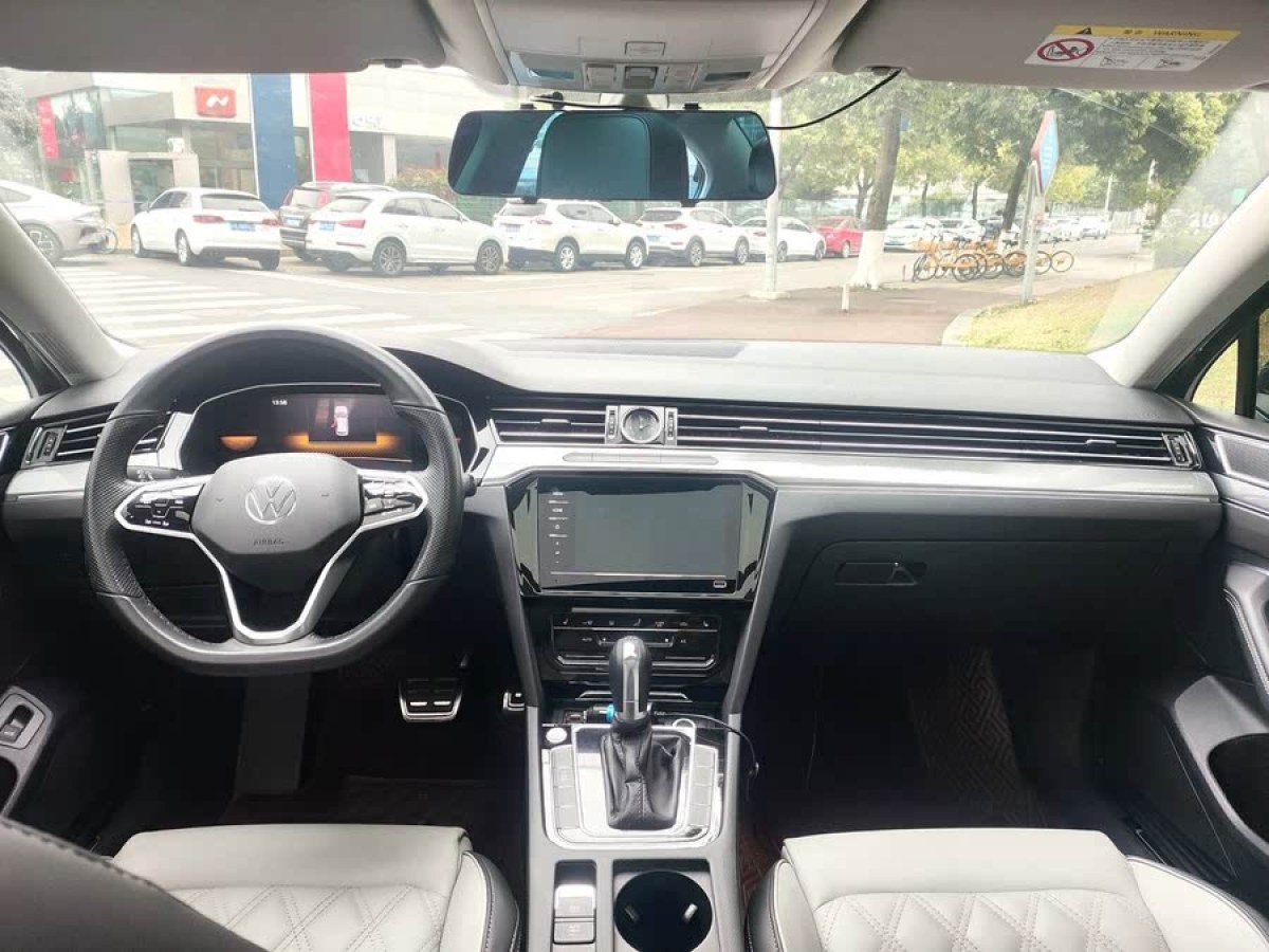 大眾 邁騰  2020款 330TSI DSG 領(lǐng)先型圖片