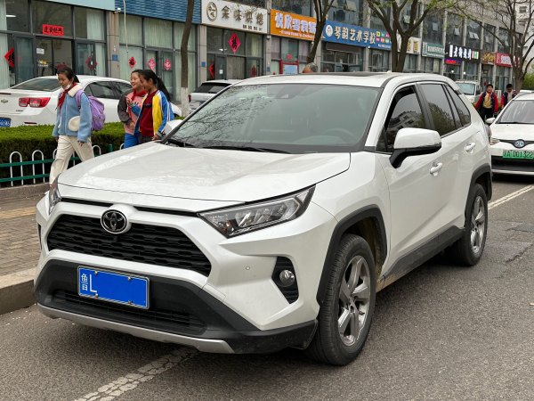 丰田 RAV4  2018款 荣放 2.0L CVT两驱风尚版