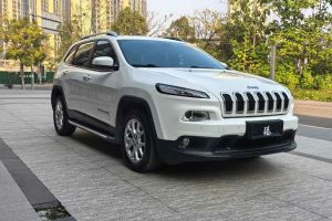 自由光 Jeep 2.0L 優(yōu)越版