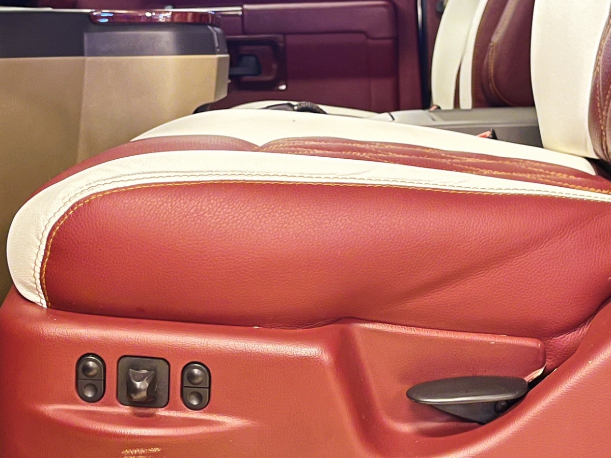福特 E350  2011款 5.4L 铂金限量版图片