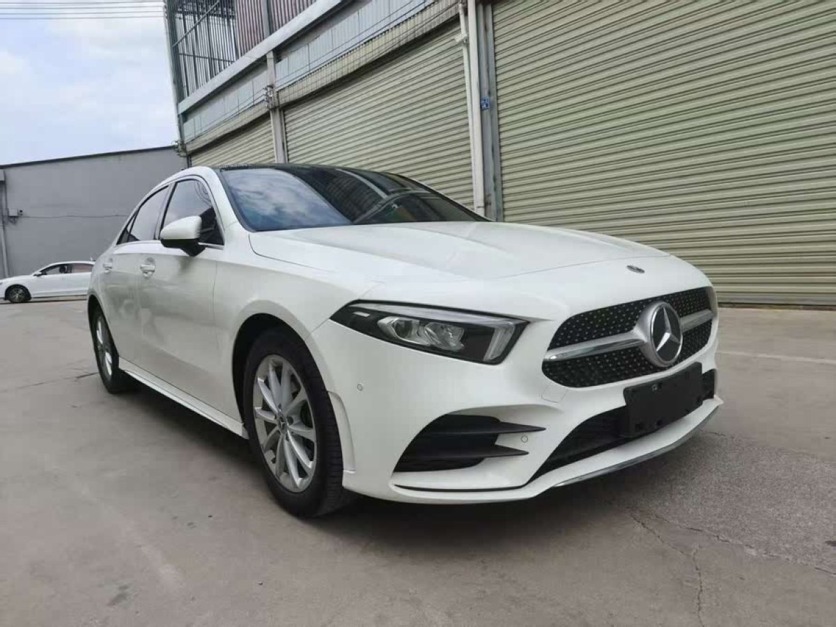 奔馳 奔馳A級(jí)  2020款 改款 A 200 L 運(yùn)動(dòng)轎車動(dòng)感型圖片
