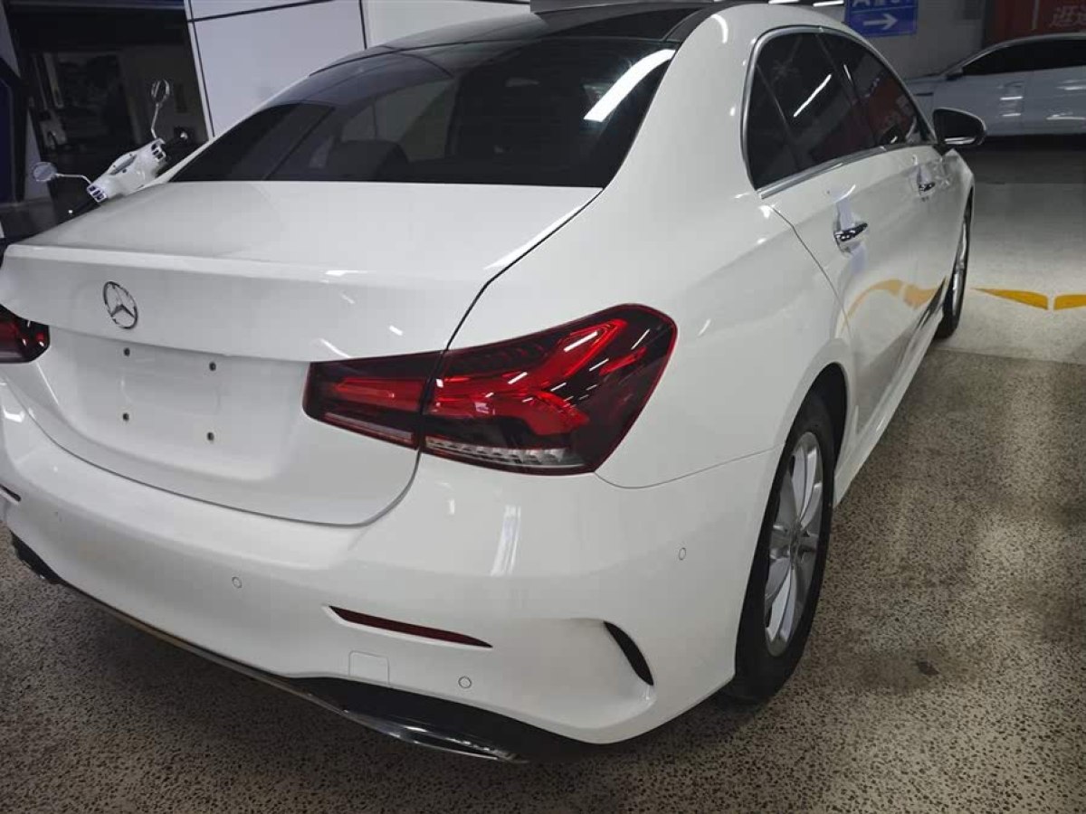 奔馳 奔馳A級  2020款 改款 A 200 L 運(yùn)動轎車動感型圖片