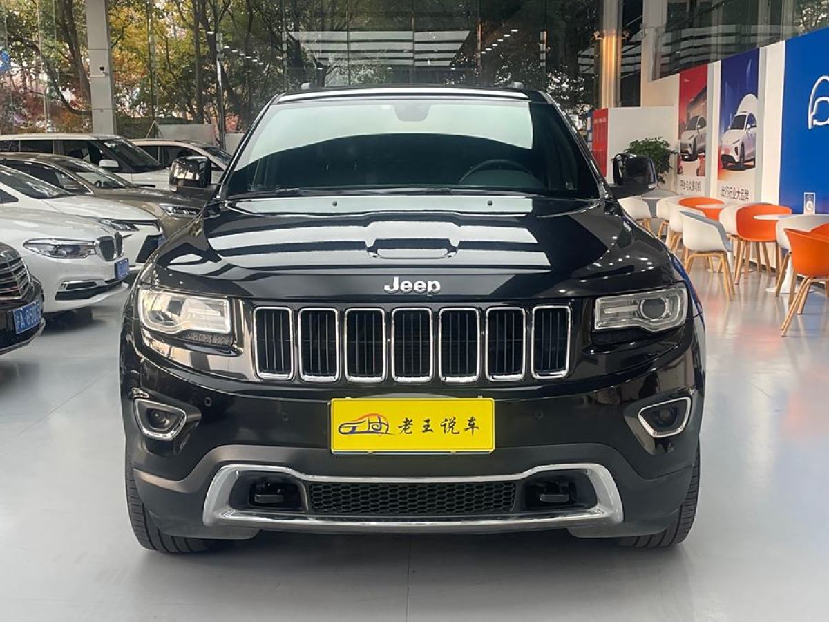 Jeep 大切諾基  2015款 3.0L 舒享導(dǎo)航版圖片