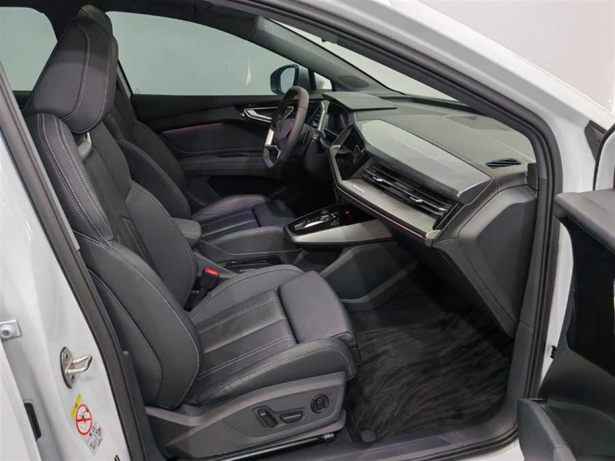 奧迪 奧迪Q4 e-tron  2024款 40 e-tron 創(chuàng)行版圖片