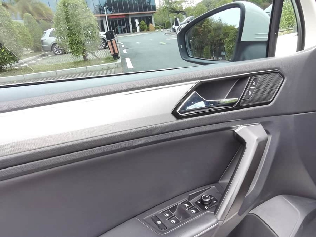 大眾 途觀L  2017款 330TSI 自動兩驅(qū)豪華版圖片