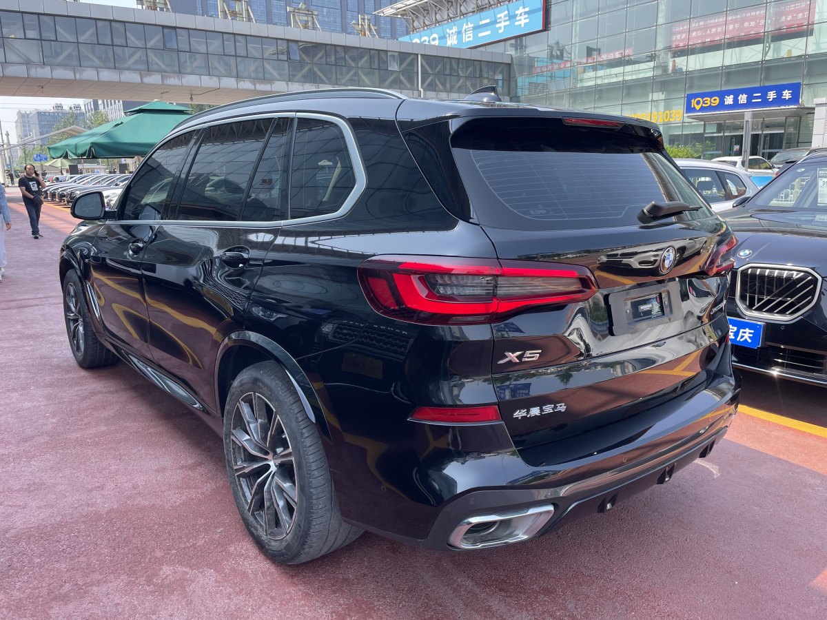 寶馬 寶馬X5  2022款 改款 xDrive 30Li 尊享型M運(yùn)動(dòng)套裝圖片