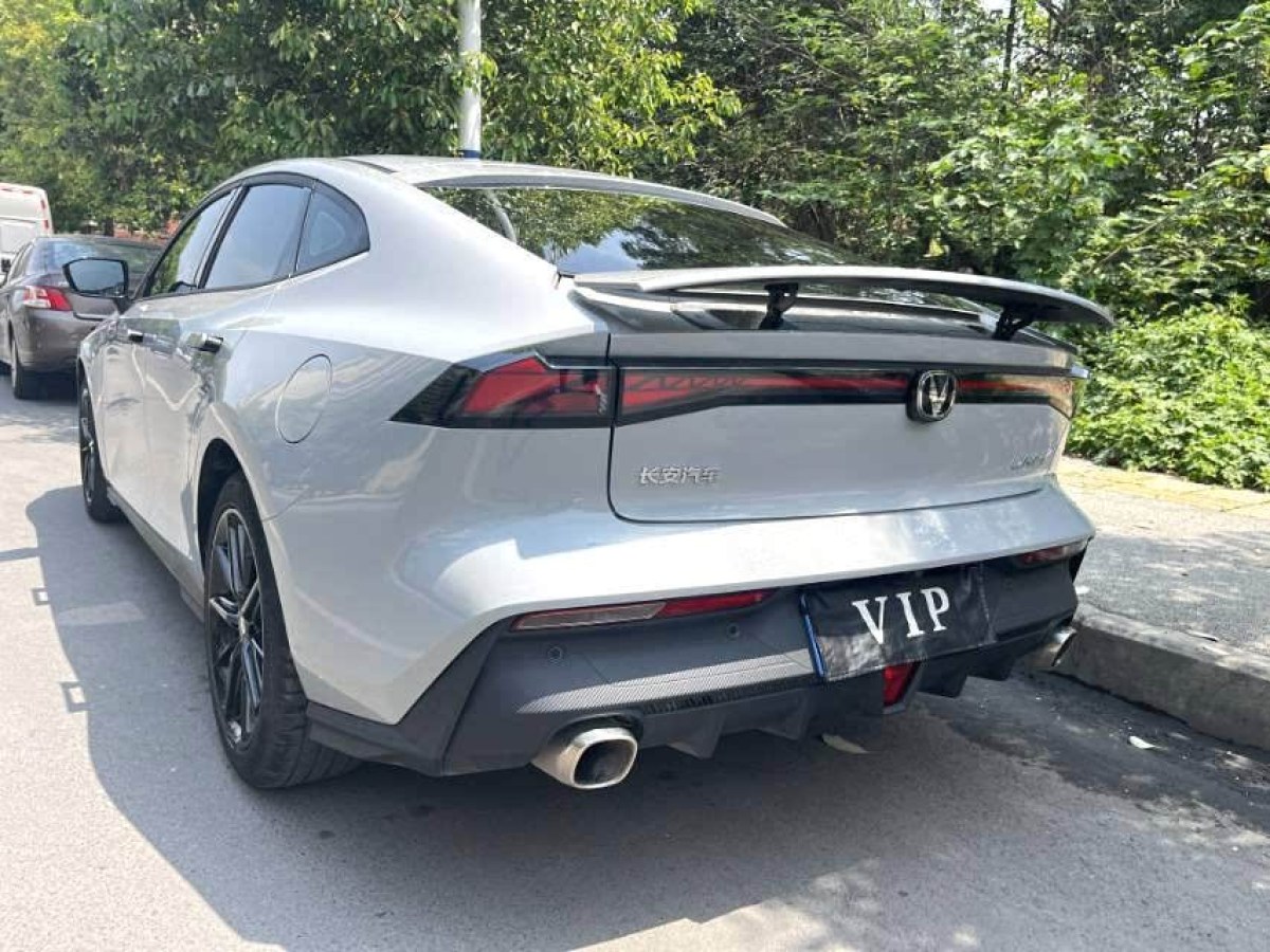 長(zhǎng)安 長(zhǎng)安UNI-V  2022款 1.5T 尊貴型圖片