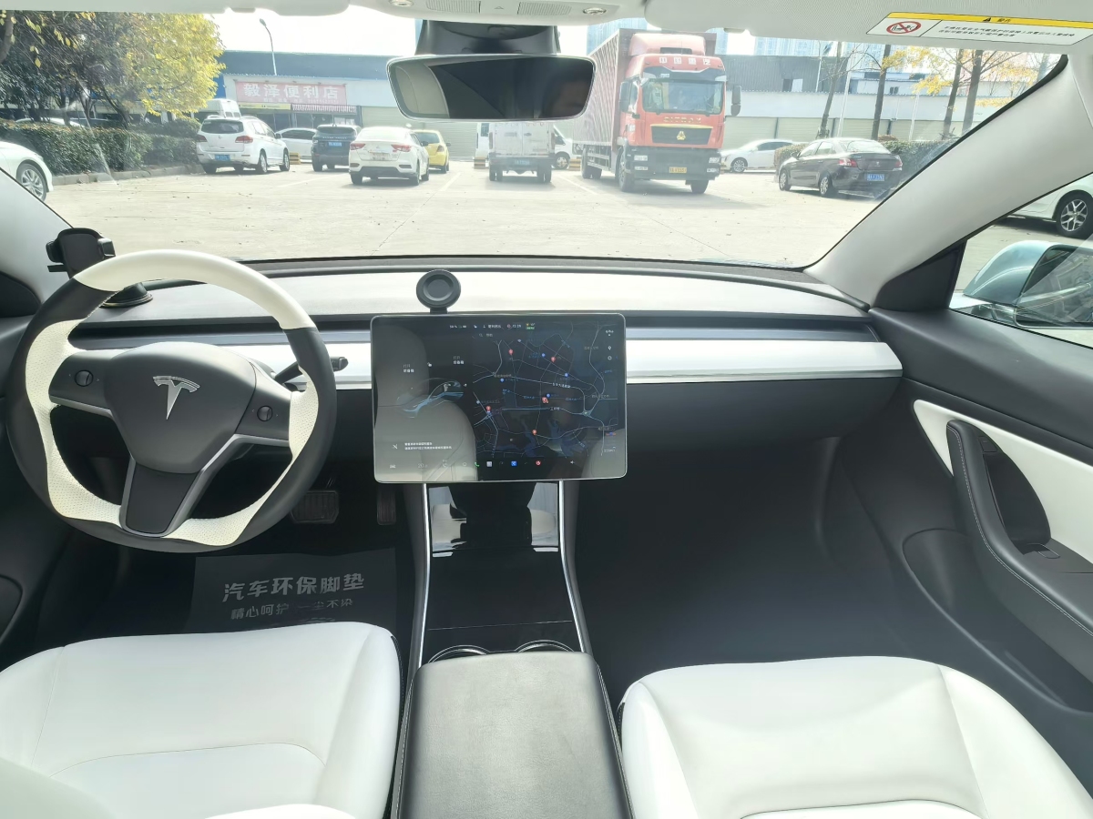 特斯拉 Model 3  2019款 標(biāo)準(zhǔn)續(xù)航后驅(qū)升級版圖片