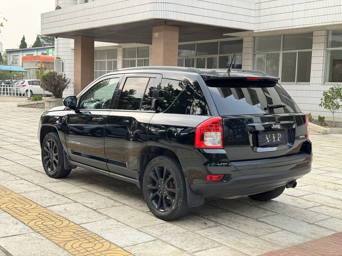 2013年4月Jeep 指南者  2012款 2.4L 四驅(qū)豪華導(dǎo)航版