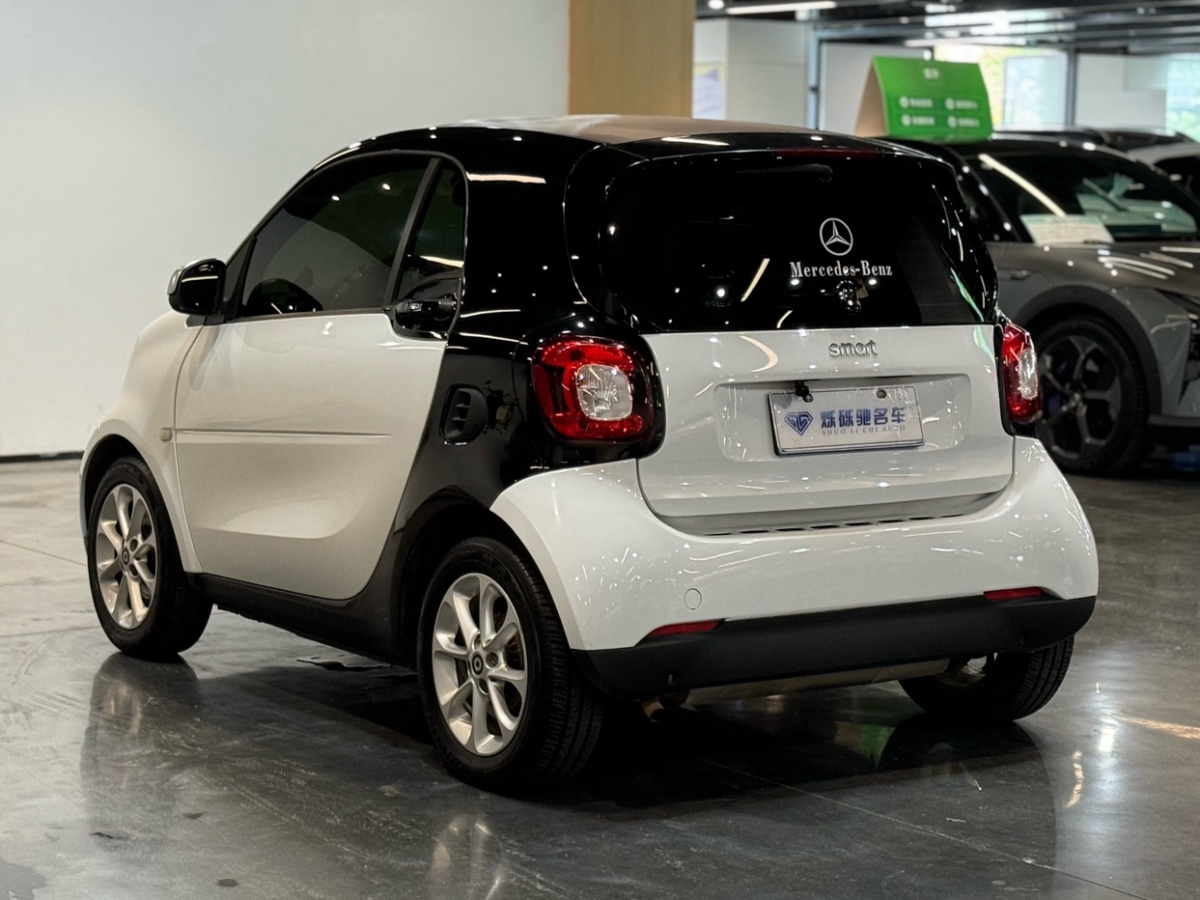 2015年12月smart fortwo  2015款 1.0L 52千瓦硬頂靈動版