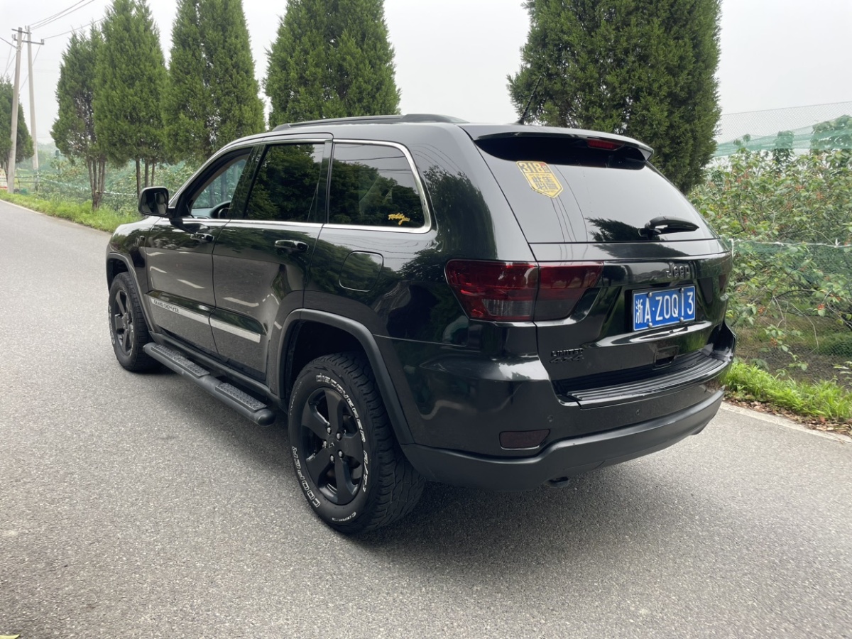 Jeep 大切诺基  2011款 3.6L 旗舰导航版图片