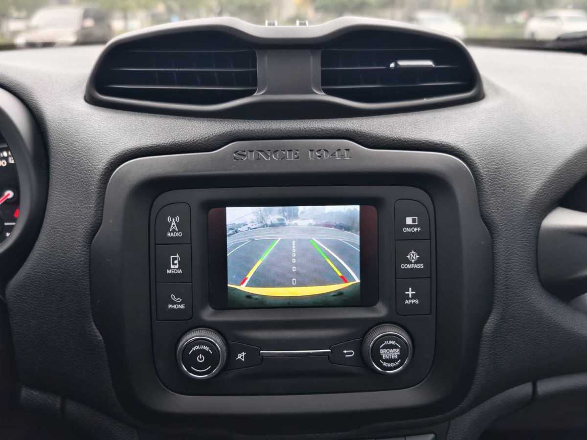 Jeep 自由俠  2018款 互聯(lián)大屏版 180T 自動(dòng)勁能版圖片