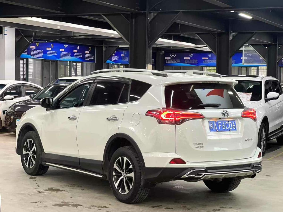 豐田 RAV4榮放  2018款 2.0L CVT兩驅(qū)風(fēng)尚X版圖片
