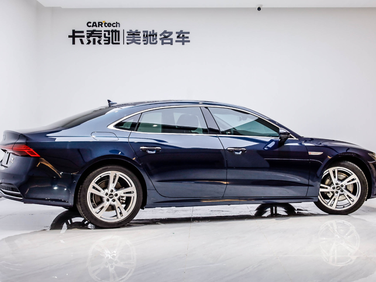 奥迪A7L 2024款 45TFSI quattro S-line 见远型 流晶套装图片