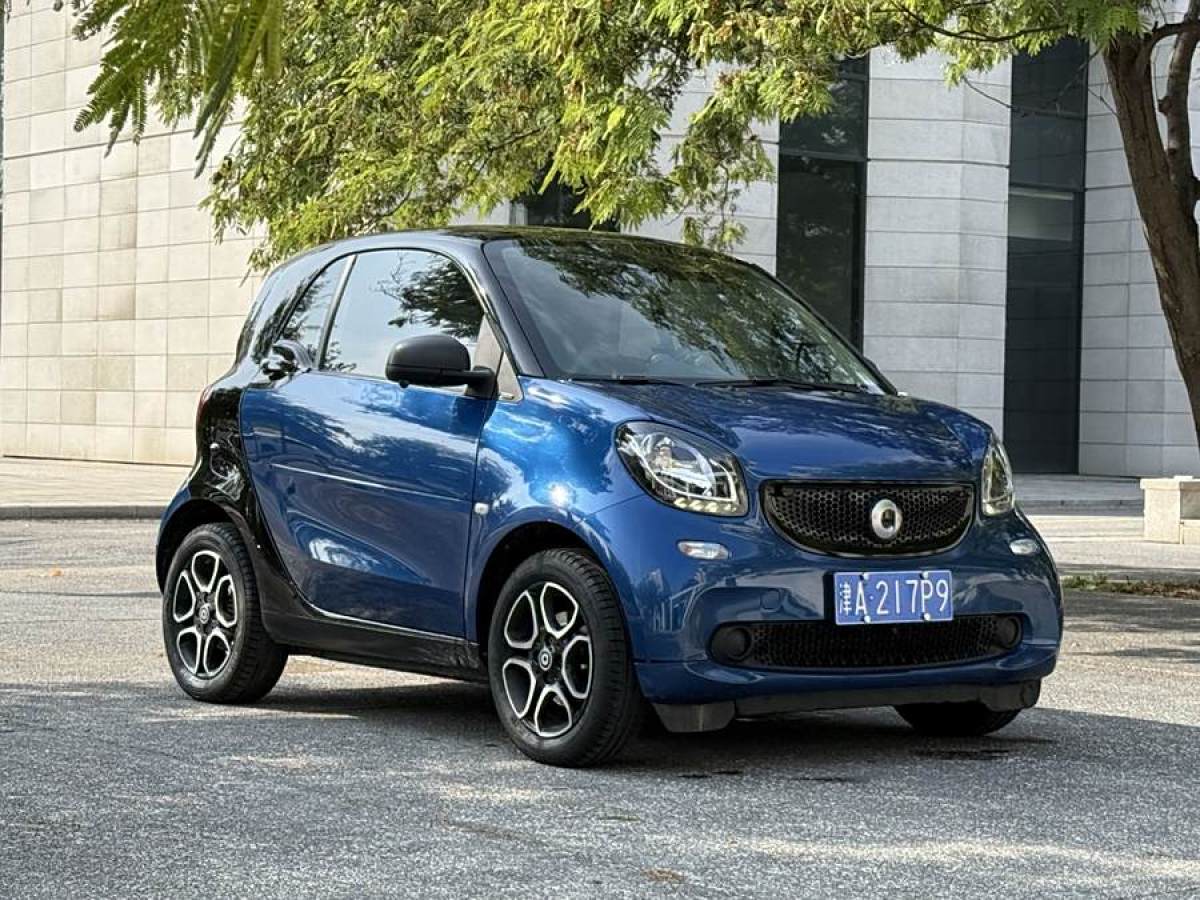 2019年8月smart fortwo  2019款 0.9T 66千瓦硬頂動擎版 國VI