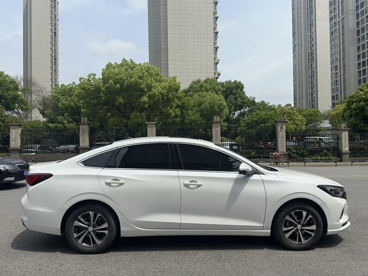 長(zhǎng)安 逸動(dòng)  2021款 PLUS 藍(lán)鯨NE 1.4T GDI DCT尊貴型圖片